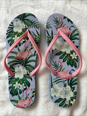 B.BOUTIQUE Women's Pink Flamingo Print Flip Flops Sz 10 Summer Fun Feminine NWOT